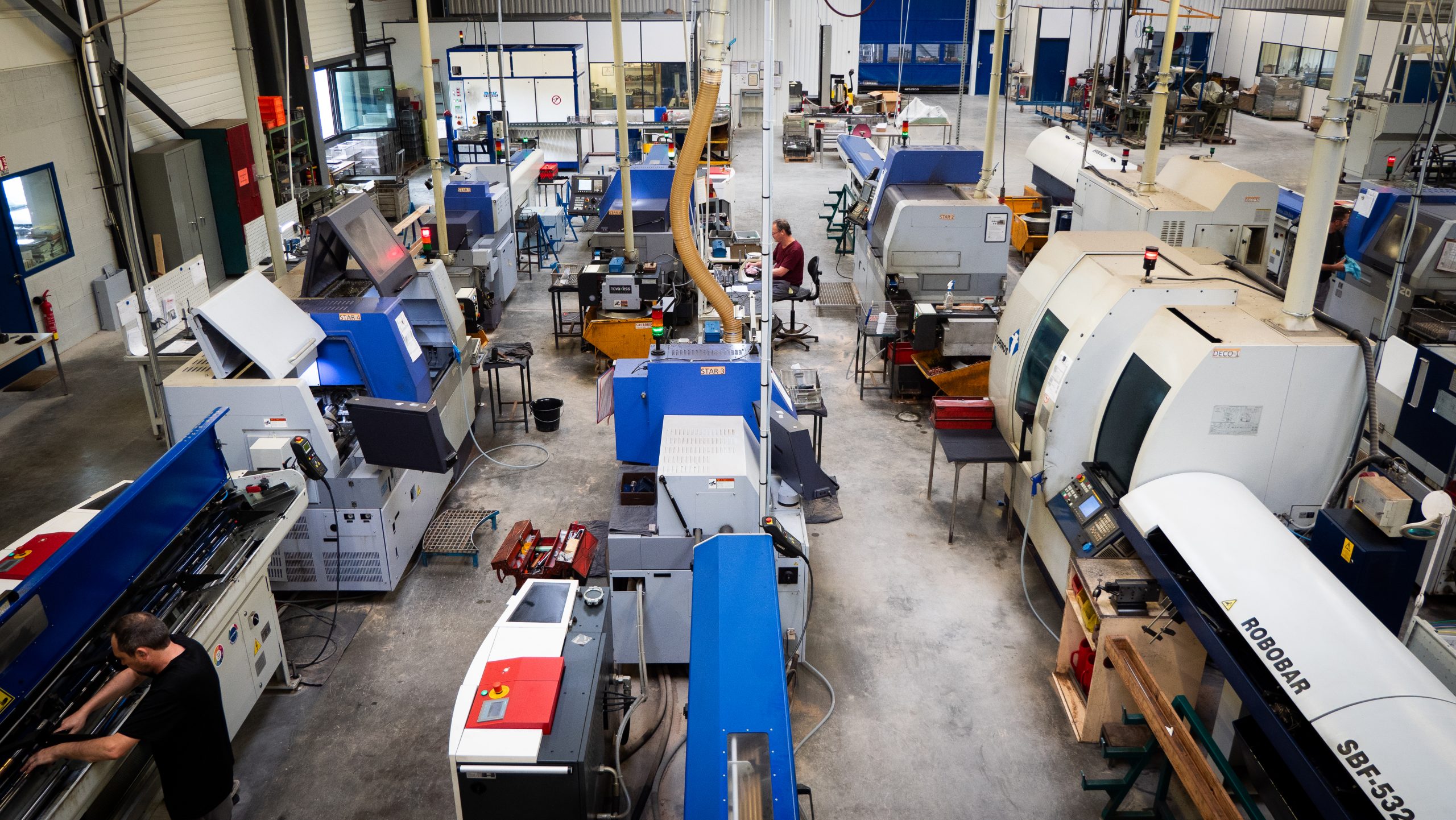 Photo de l'intérieur de l'usine de Kerpont Industrie et de ses machines