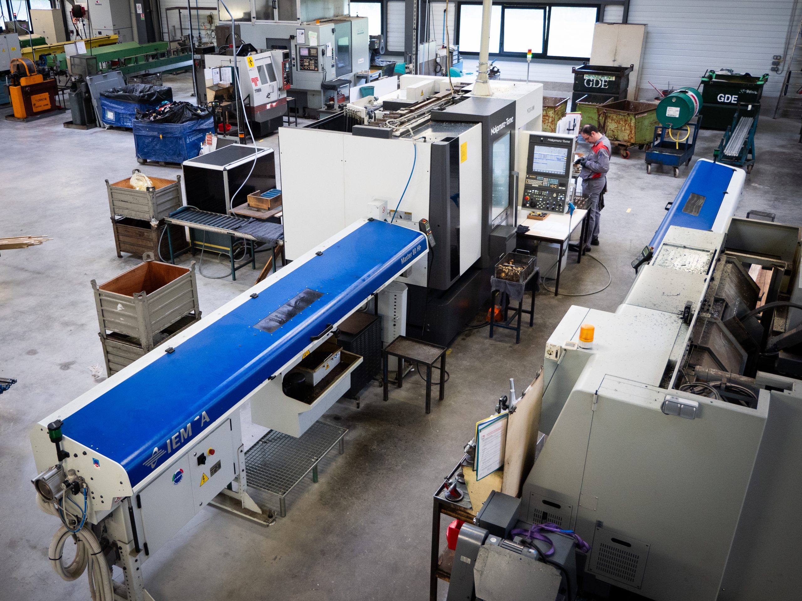 Photo de l'intérieur de l'usine de Kerpont Industrie et de ses machines