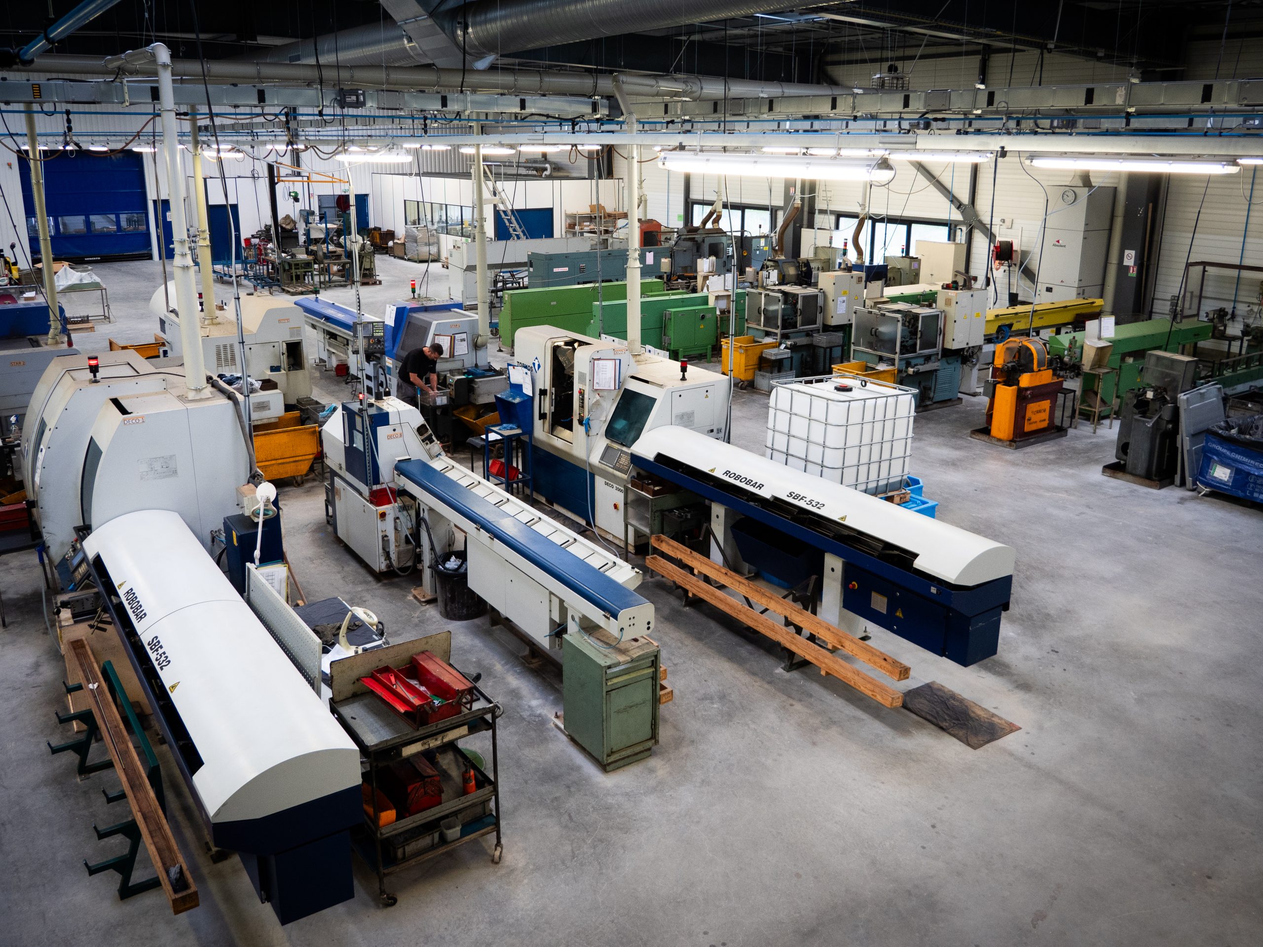 Photo de l'intérieur de l'usine de Kerpont Industrie et de ses machines
