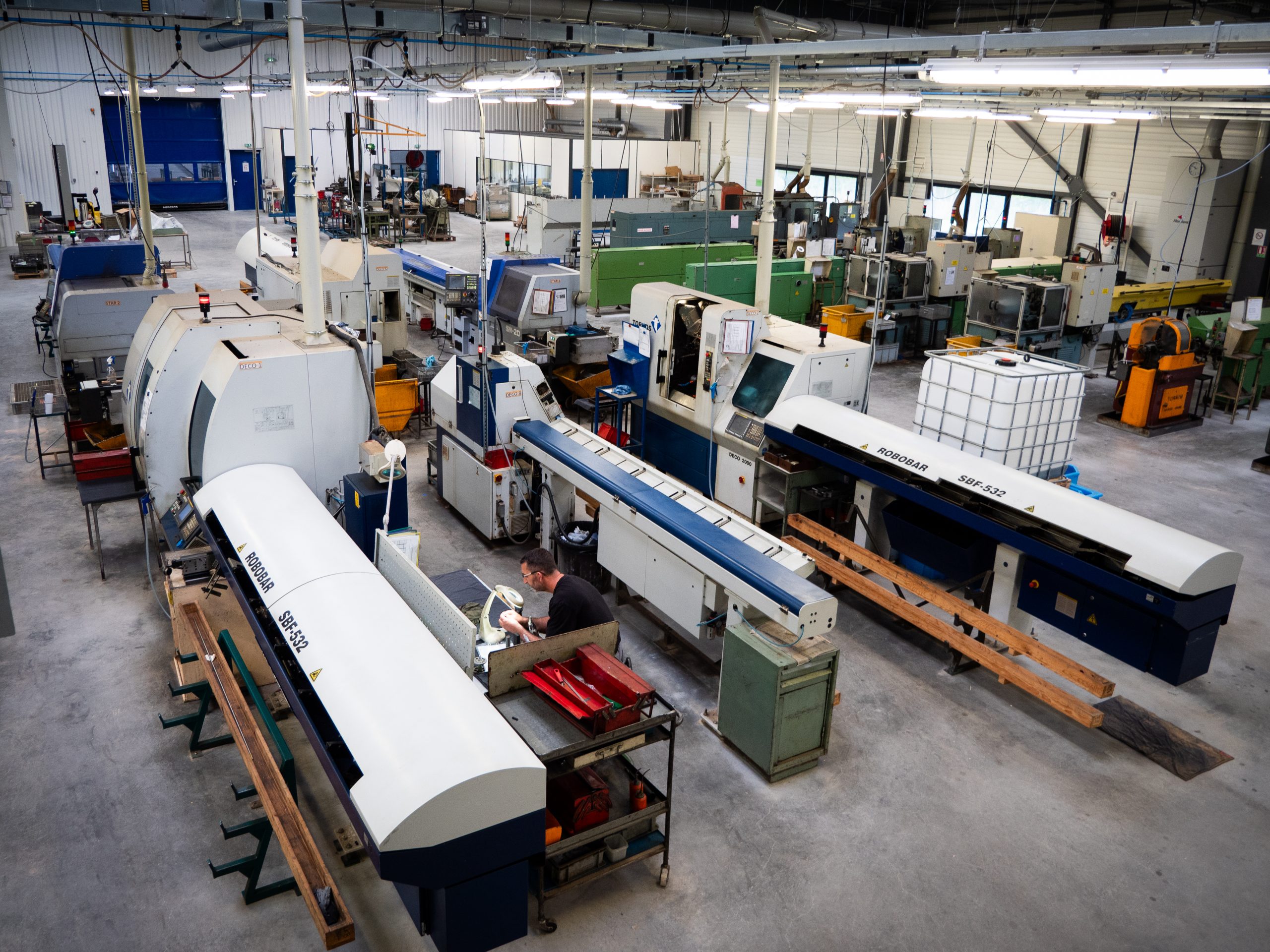 Photo de l'atelier de Kerpont-indsustrie, vue du parc machine de l'entreprise